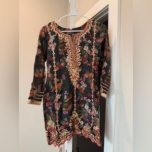 Floral Embroidered 3 piece Pakistani outfit